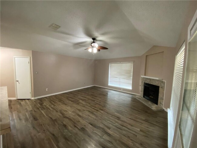 Building Photo - 511 Battlecreek Ln