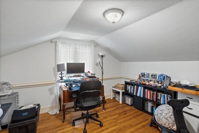 Building Photo - Beautiful brick home on a 1-acre lakefront...