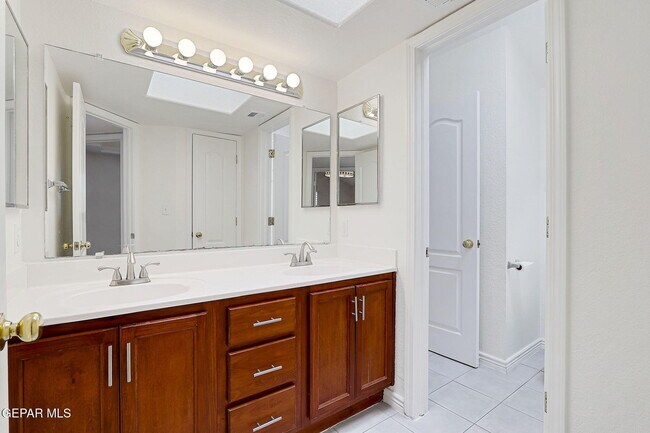 Building Photo - 7089 Luz De Espejo Dr
