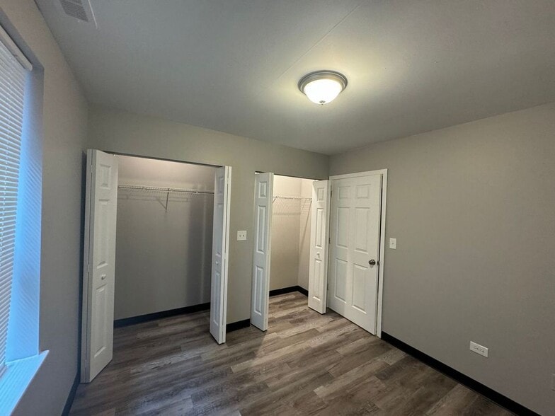 Building Photo - 426 W Normal Pkwy