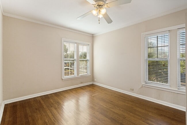 Building Photo - 313 Lilac Ln