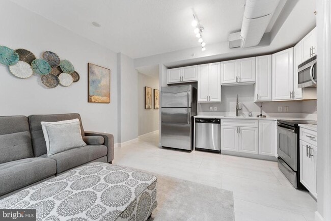 Building Photo - 155 Potomac Passage