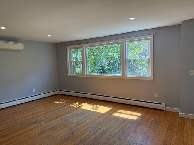 Building Photo - 303 Ludlow St