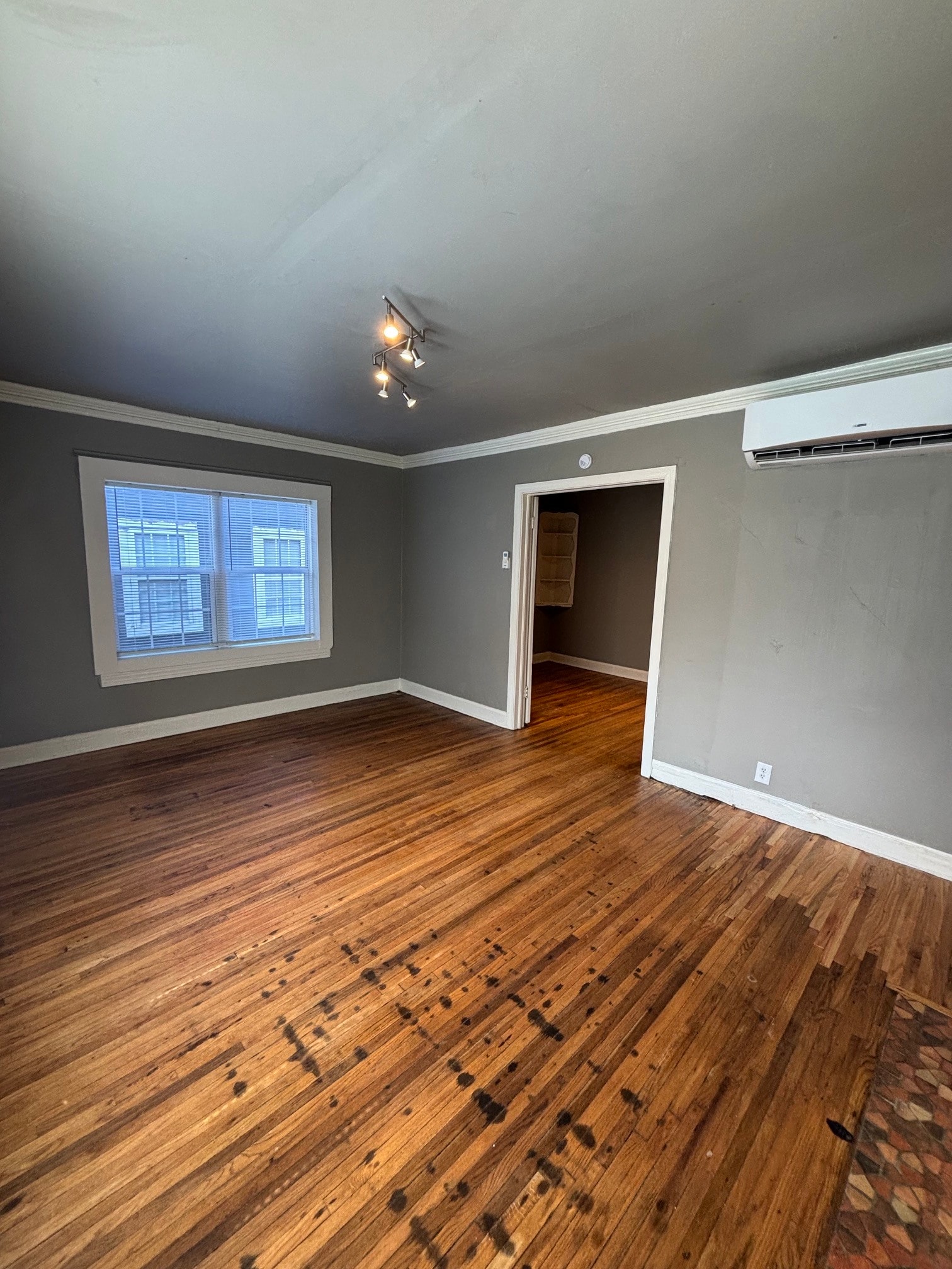 Building Photo - 807 N Columbia Pl