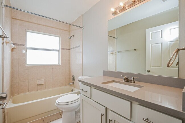 Building Photo - 1025 Henson Ct