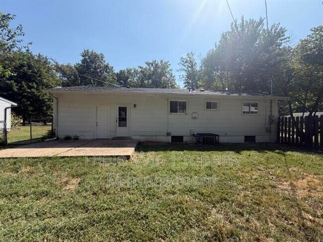 Building Photo - 675 Lilac Dr