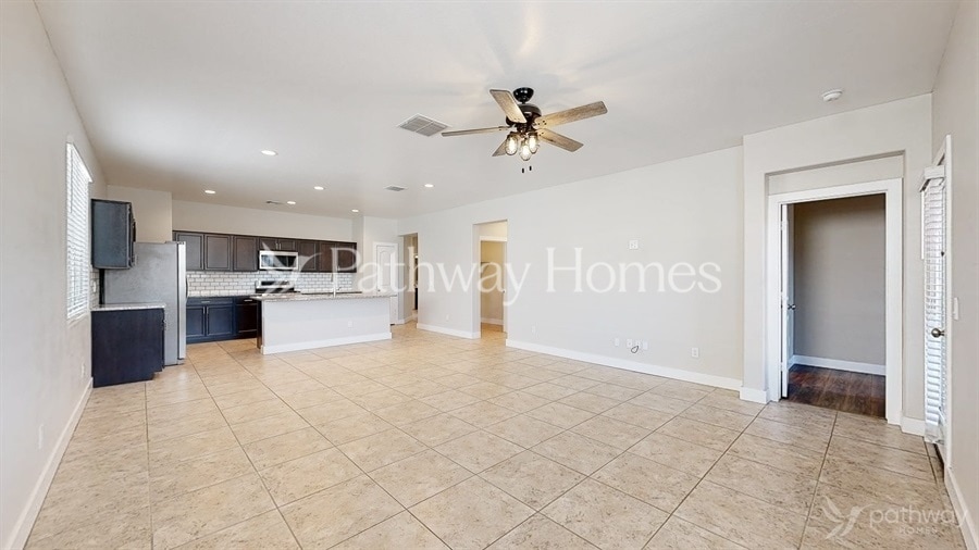 Building Photo - 30995 W Whitton Ave