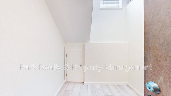 Building Photo - 1300 Garfield St