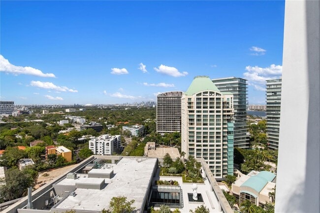 Building Photo - 2831 S Bayshore Dr