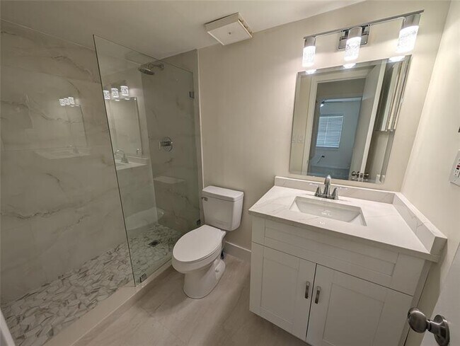 Building Photo - 6040 Shaker Wood Cir