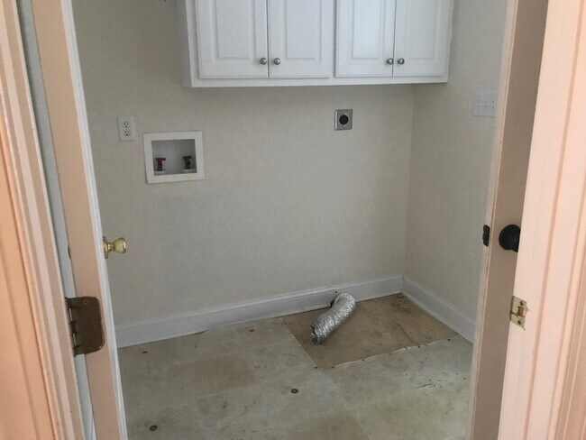 Building Photo - 3709 Stonehenge Ln W