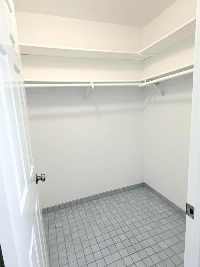 Building Photo - Excellent Location! Near BART, Downtown! Main Chance Estates Townhouse