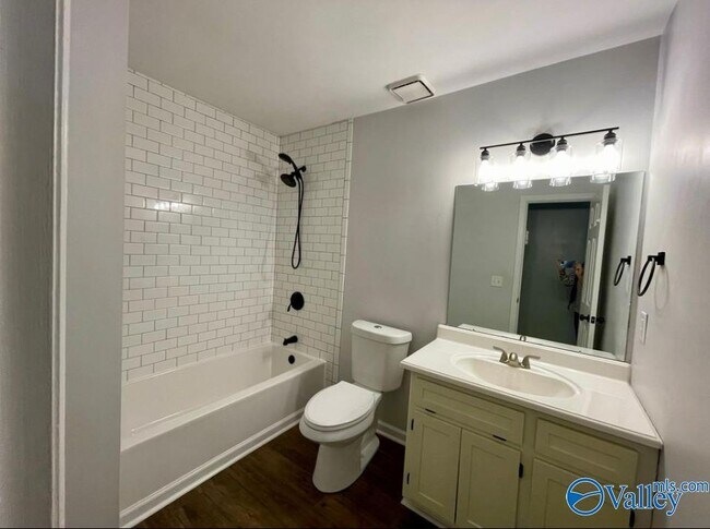 Building Photo - 108 Eva Ct