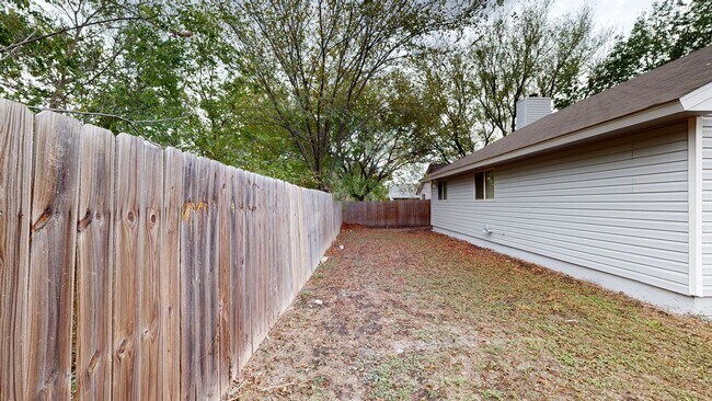 Building Photo - 2208 Cooke Dr