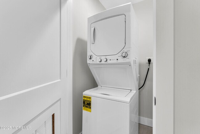 Building Photo - 7 Broad St