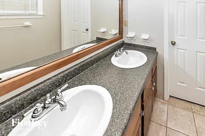 Building Photo - 7066 Scepter Dr