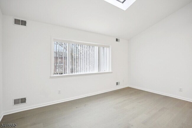 Building Photo - 66 Park Ave