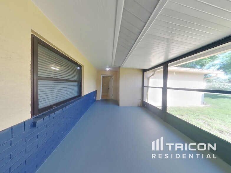 Building Photo - 38750 James Ct