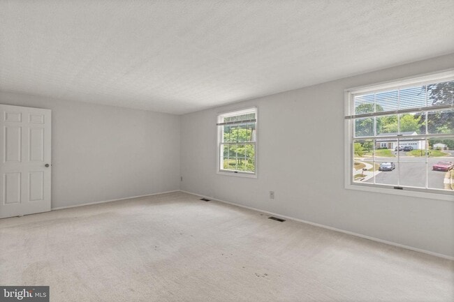 Building Photo - Gorgeous 4-Bedroom Colonial in Sought-Afte...