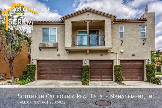 Building Photo - Two Bedroom Townhome in Santa Clarita
