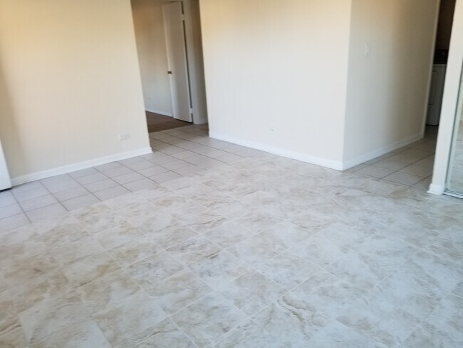 Building Photo - 1751 Queensbury Cir