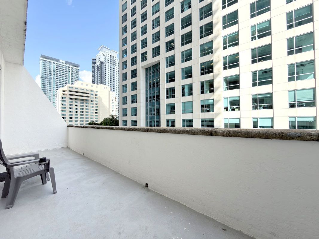 Building Photo - 1200 Brickell Bay Dr