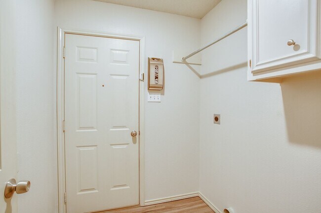 Building Photo - 3113 99th St