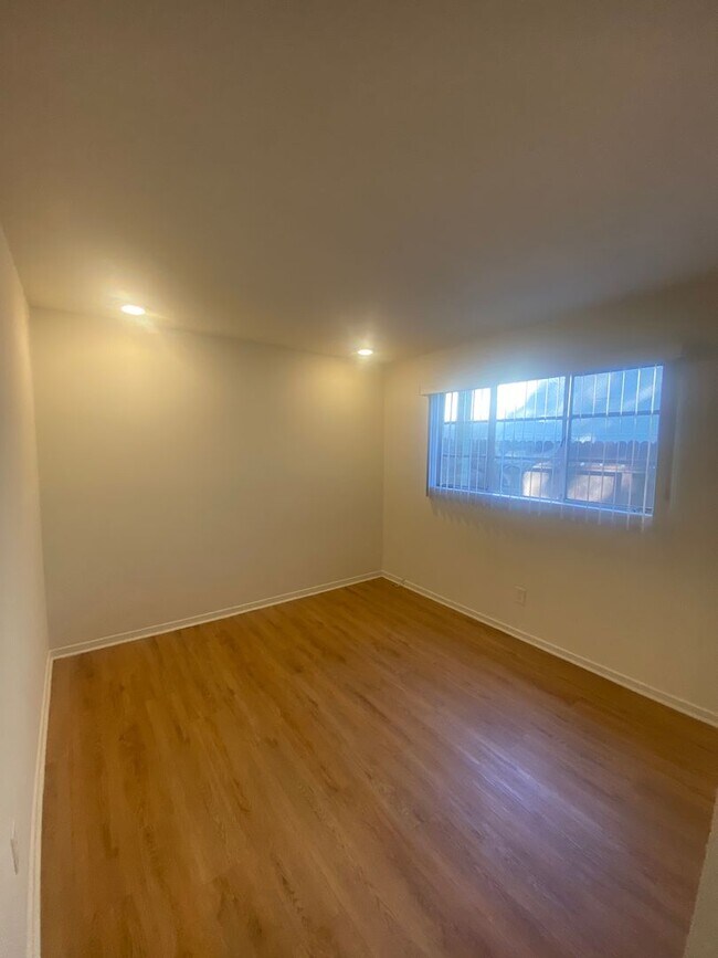 Building Photo - Randall Apartments