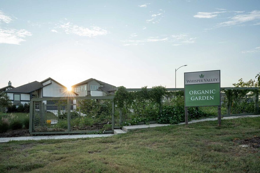 Building Photo - 9611 Morning Iris Dr