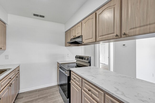 Building Photo - Spacious Remodeled 2-Bedroom Home with Modern Kitchenin Volusia County – Edgewater, FL