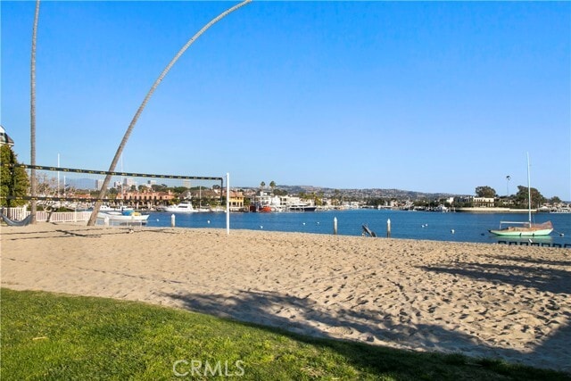 Building Photo - 2572 Bayshore Dr