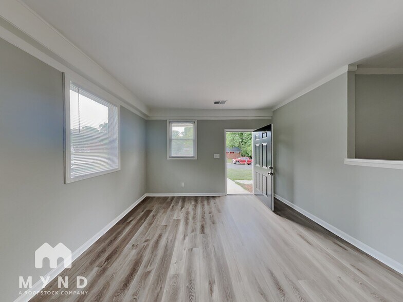 Building Photo - 3026 Bellaire Dr