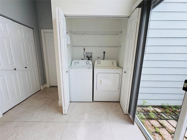 Building Photo - 8579 Dynasty Dr