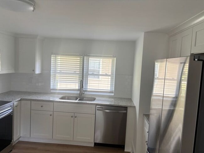 Building Photo - 2 Bedroom 1 Bath