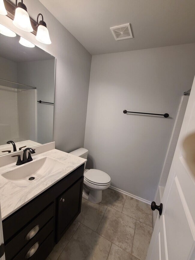 Building Photo - Open floor plan, Fridge included, fully fenced yard, neighborhood playground.