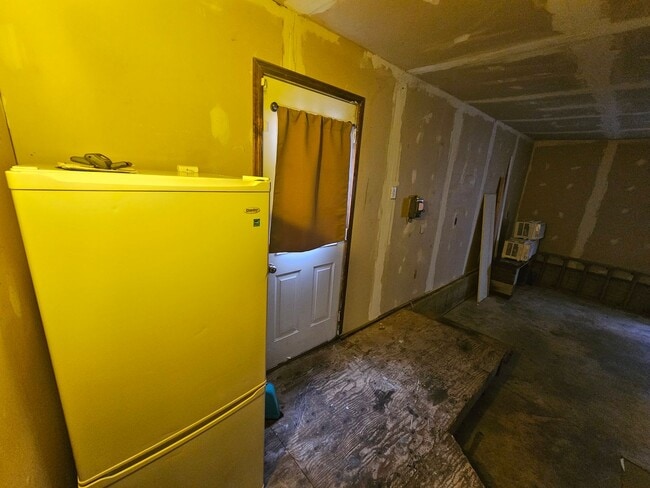 Building Photo - 621 William St