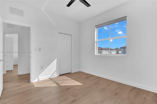 Building Photo - 2444 SE 24th Ave