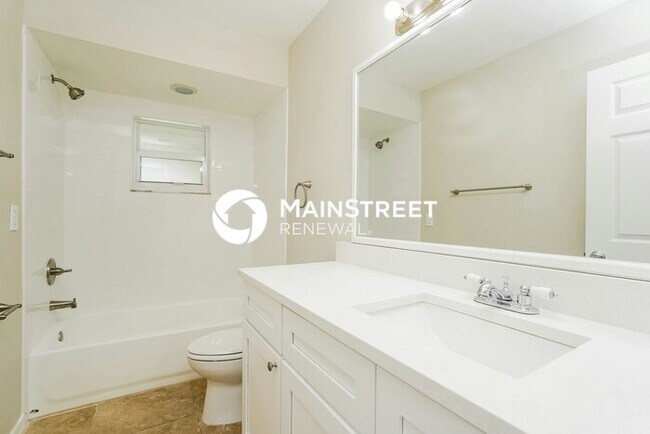 Building Photo - 820 SW 11th Pl