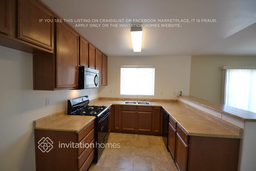 Building Photo - 3213 Justin Ct