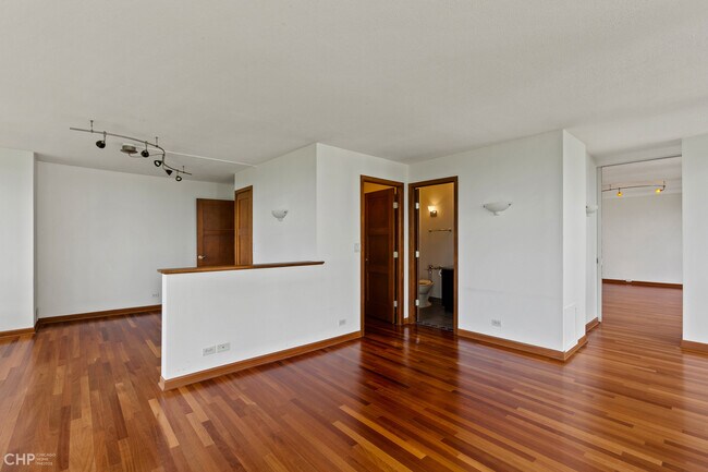 Building Photo - 330 W Diversey Pkwy