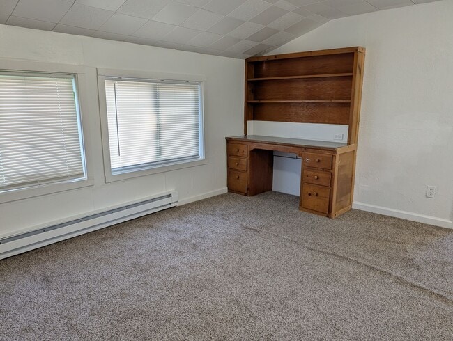 Building Photo - 25029 Minkler Rd