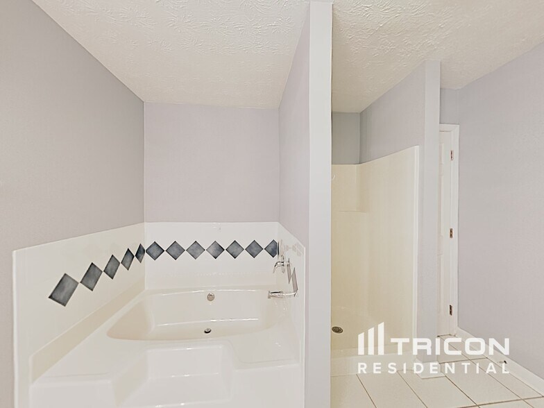 Building Photo - 6692 Villa Ct