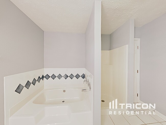 Building Photo - 6692 Villa Ct