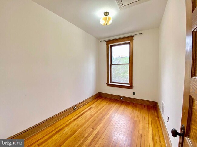 Building Photo - 140 Bryant St NW