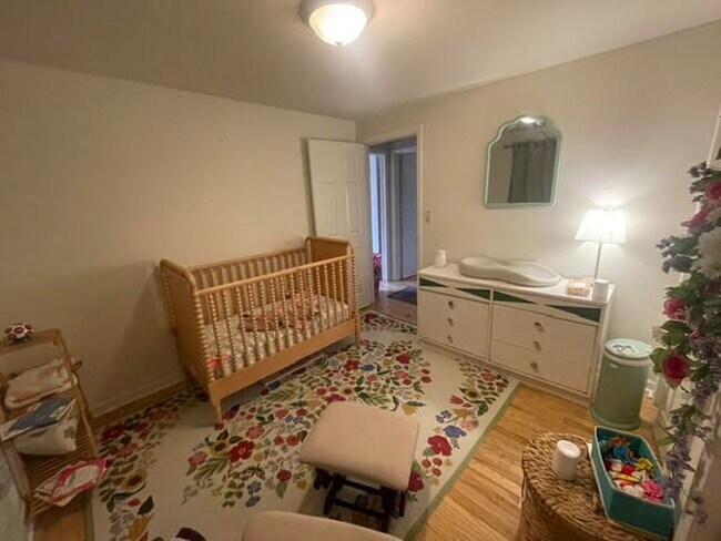 Building Photo - 3840 E 10th St