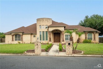 Building Photo - 2314 Woodland Dr