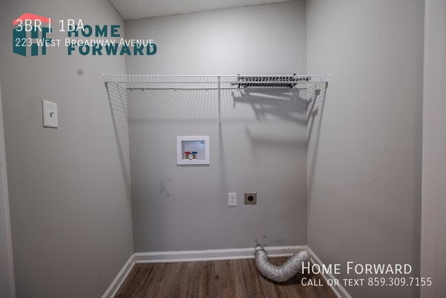 Building Photo - 223 W Broadway Ave