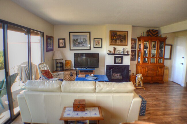 Building Photo - Panoramic ocean view from this 2 bedroom condo up on the hills of San Clemente