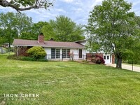 Building Photo - Spacious Three-Bedroom on a Beautiful Lot ...