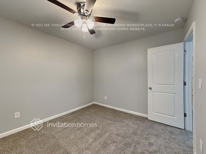 Building Photo - 915 Mathis Ave